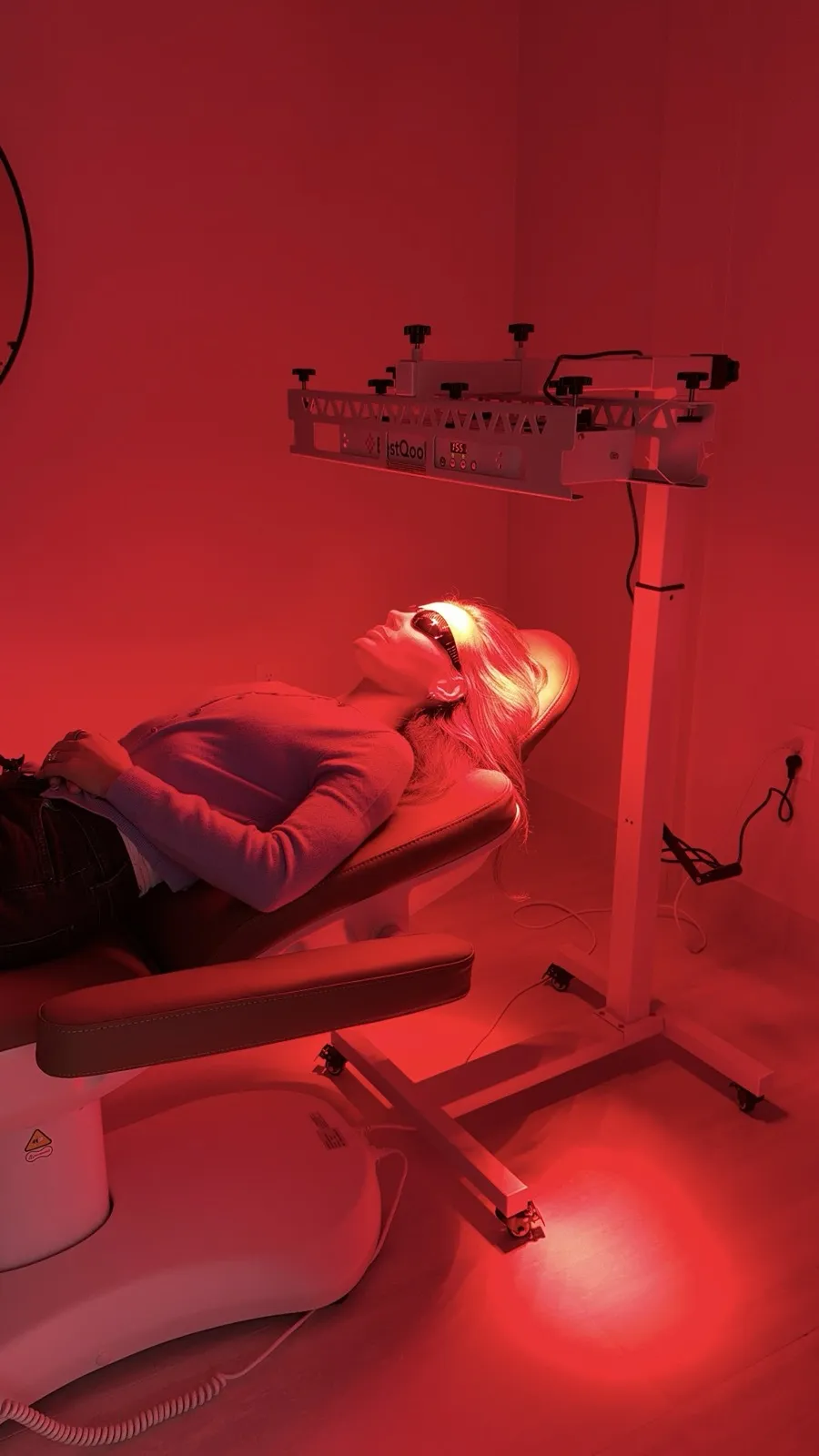 Red light therapy session at the Revita Luxe Jacksonville clinic