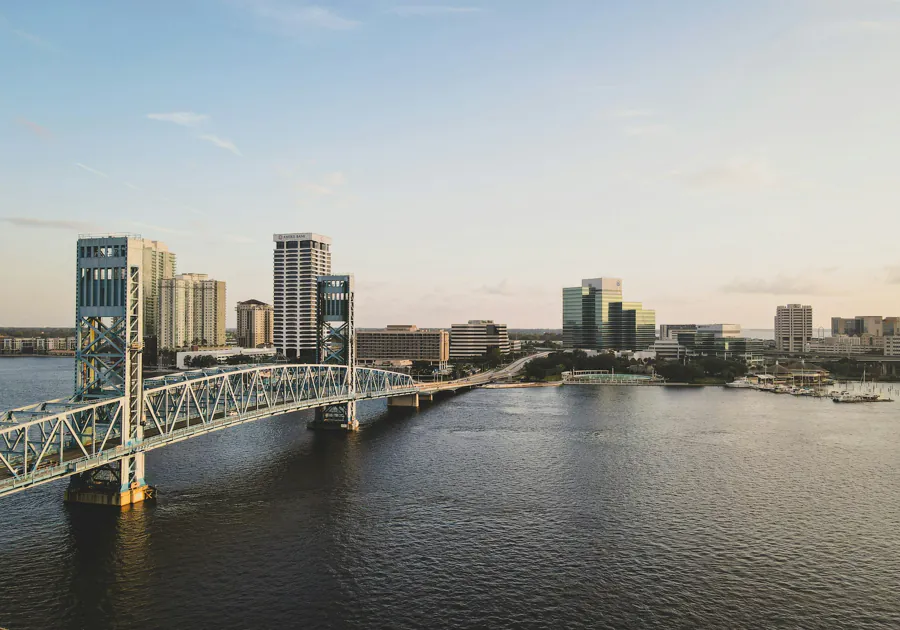 Jacksonville, Florida skyline and the Main Street Bridge at sunset